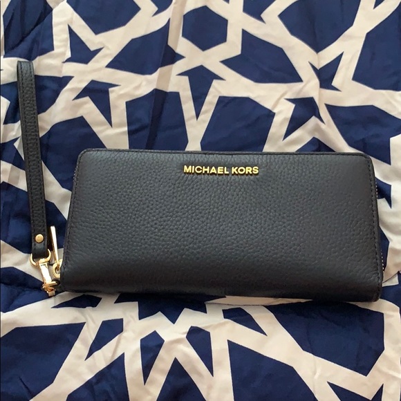 Michael Kors Handbags - Michael Kor wristlet